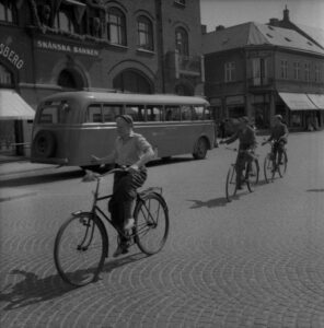 Lisa Kane A_children_cyclist_Children cycling AK